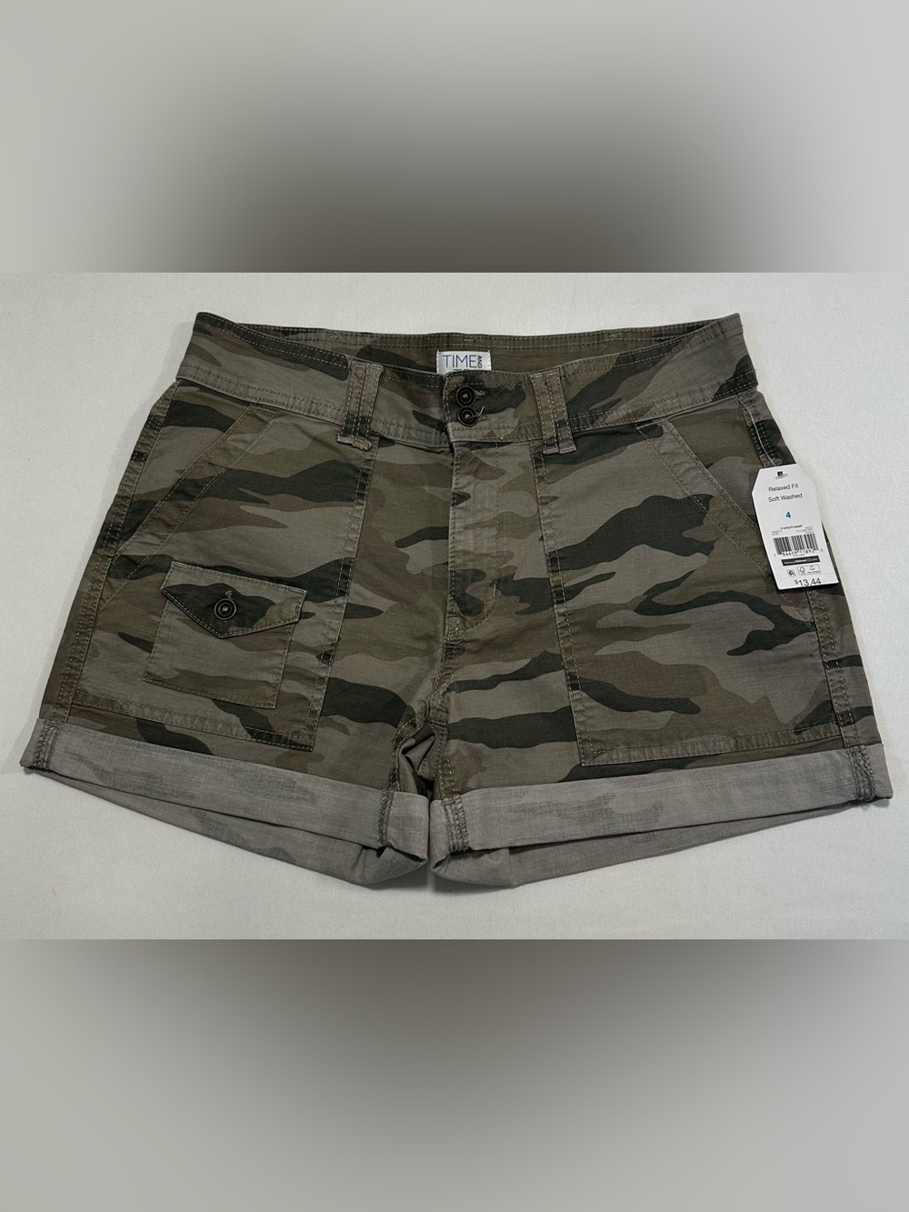 Time and Tru Women's Relaxed Fit Soft Washed Mid-Rise Utility Camo Shorts
Size 4
